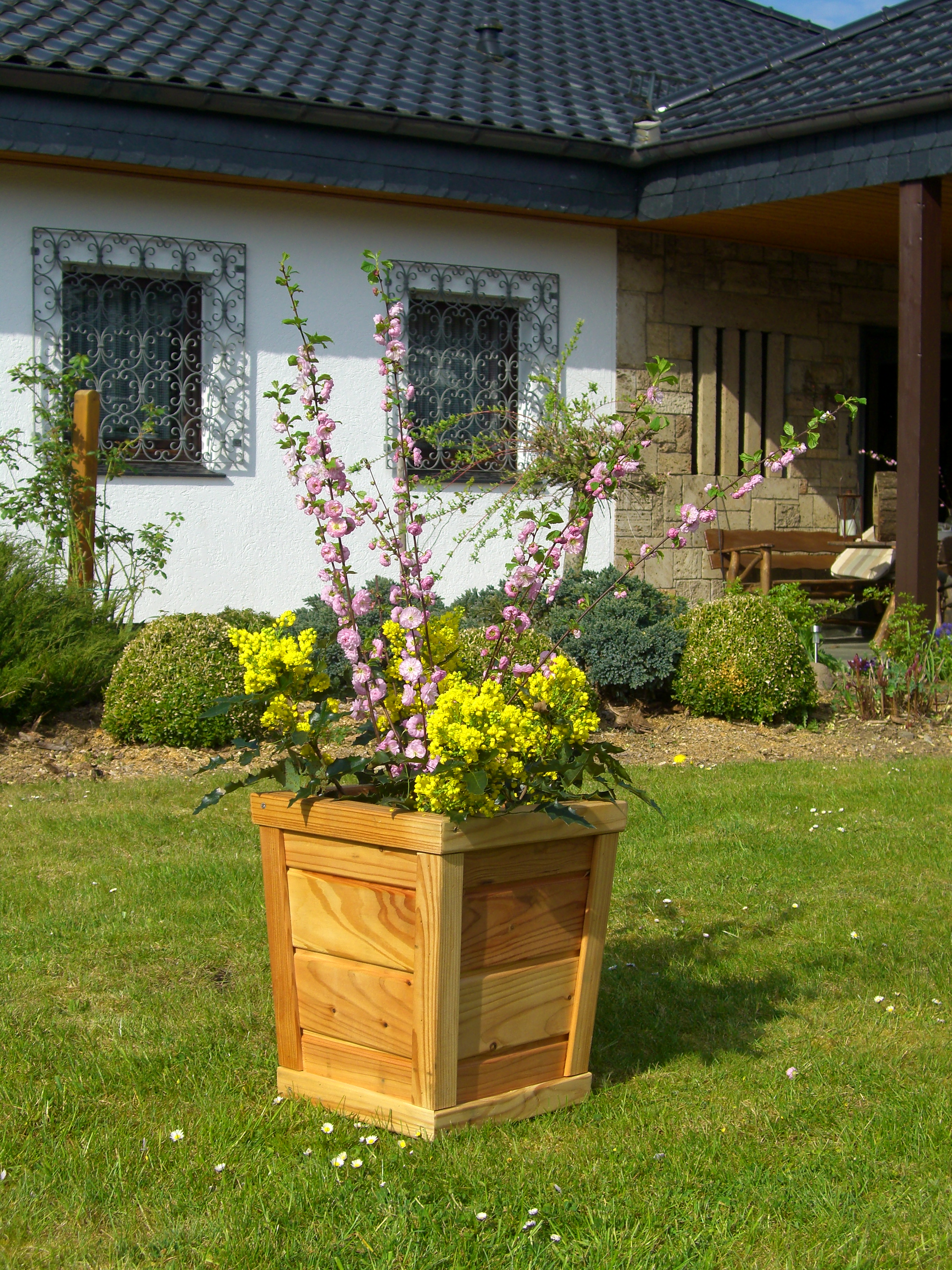 Blumenkasten aus Lärche ein Blumenkasten aus Lärchenholz