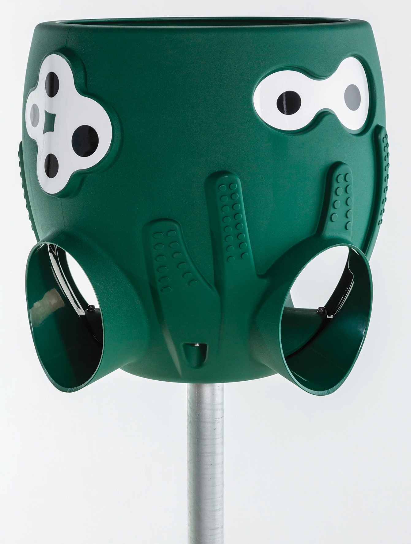 Ein grüner Ballkorb zum Spielen